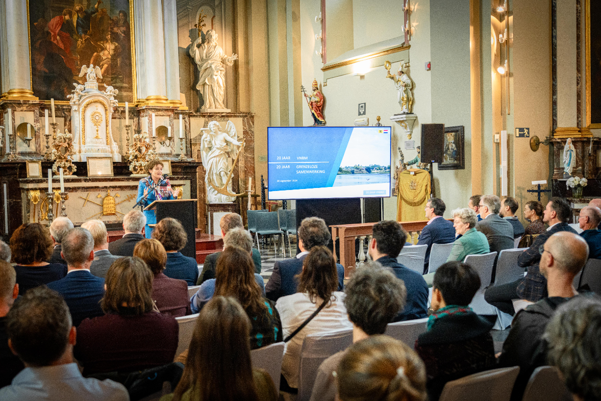 Al 20 jaar werken we met Vlaanderen samen aan de hoogwaterbescherming en het beheer van de Gemeenschappelijke Maas. Daar stonden we onlangs in Lanaken bij stil. Lees meer: vlaamsewaterweg.be/nieuws/20-jaar…