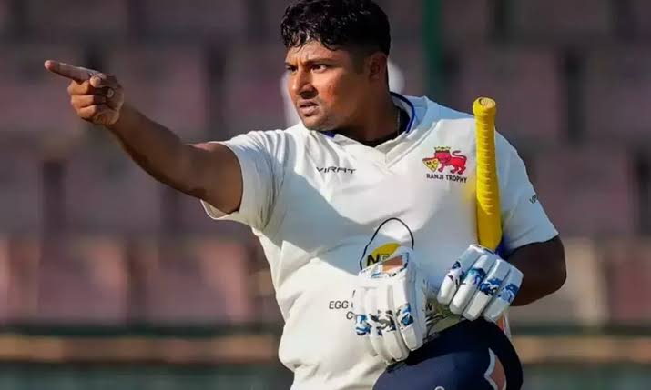 Sarfaraz Khan ने उत्तर प्रदेश बोर्ड छोड़कर मुंबई टीम से खेलने का निर्णय इसलिए लिया था क्योंकि उत्तर प्रदेश की टीम में चयन प्रक्रिया को लेकर राजनीति और गुटबाज़ी की चर्चा थी। ऐसी अफवाहें थीं कि यूपी टीम में खिलाड़ियों का चयन योग्यता के बजाय संबंधों और प्रभाव के आधार पर हो रहा था,