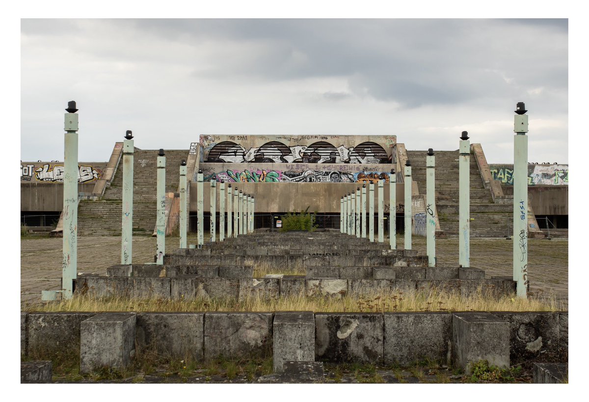 Shootaaroncoe's tweet photo. Here is another photo from Tallinn. This is the Linnahall and if it seems slightly familiar it’s because it is, it’s in the opening scene of Tenet. #shootaaroncoe #aaroncoe #photo #photography #documentaryphotography #europe #estonia #tallinn #tenet #christophernolan https://t.co/ildRBUgxjW