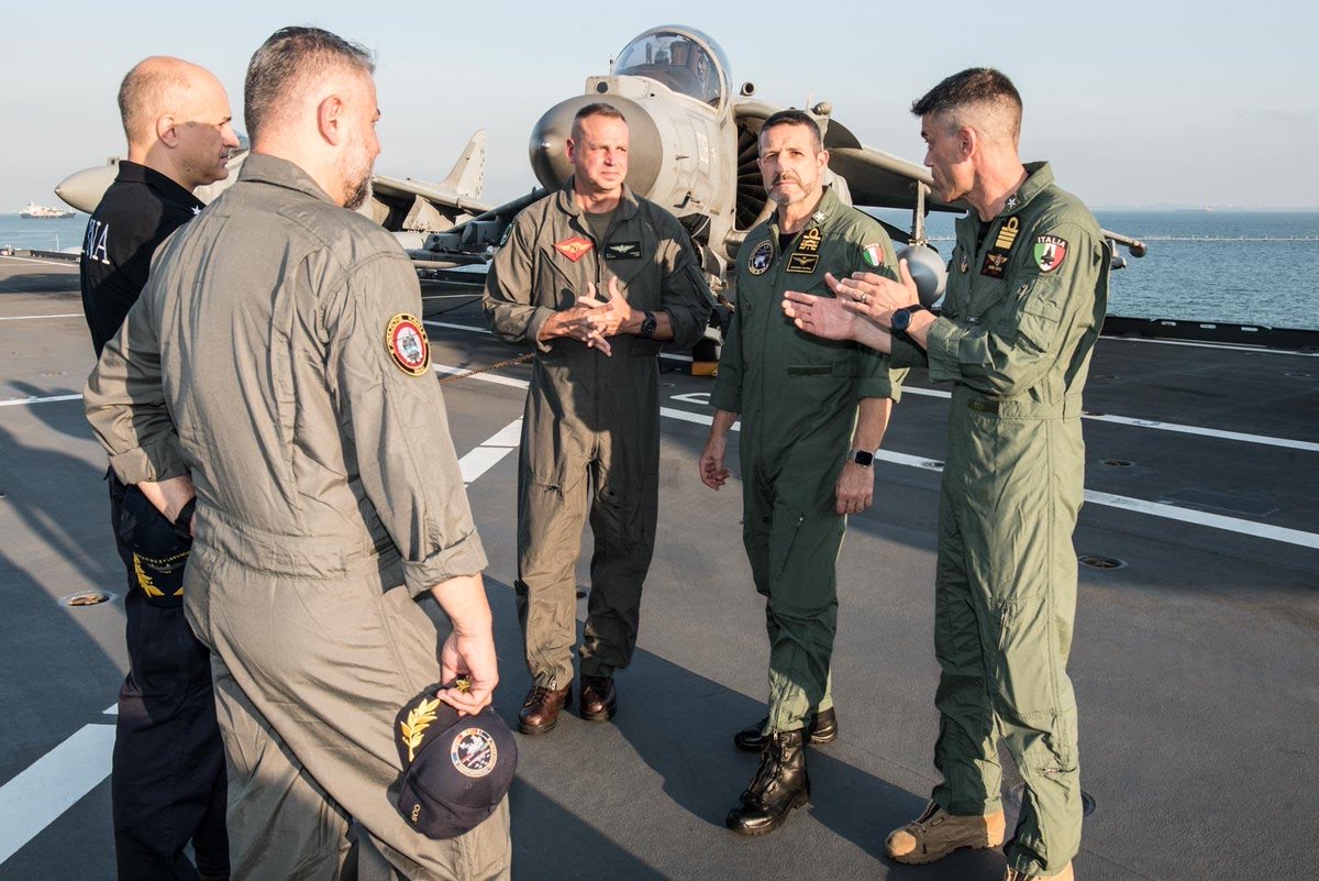 1stMAW_Marines's tweet image. #IlGrandeEquipaggio 🇮🇹 

U.S. #Marine Corps Maj. Gen. Marcus Annibale, commanding general of 1st Marine Aircraft Wing, greets @ItalianNavy Rear Admiral Giancarlo Ciappina and staff aboard the ITS Cavour (CVH 550) at Changi Naval Base, Singapore, Sept. 22, 2024.