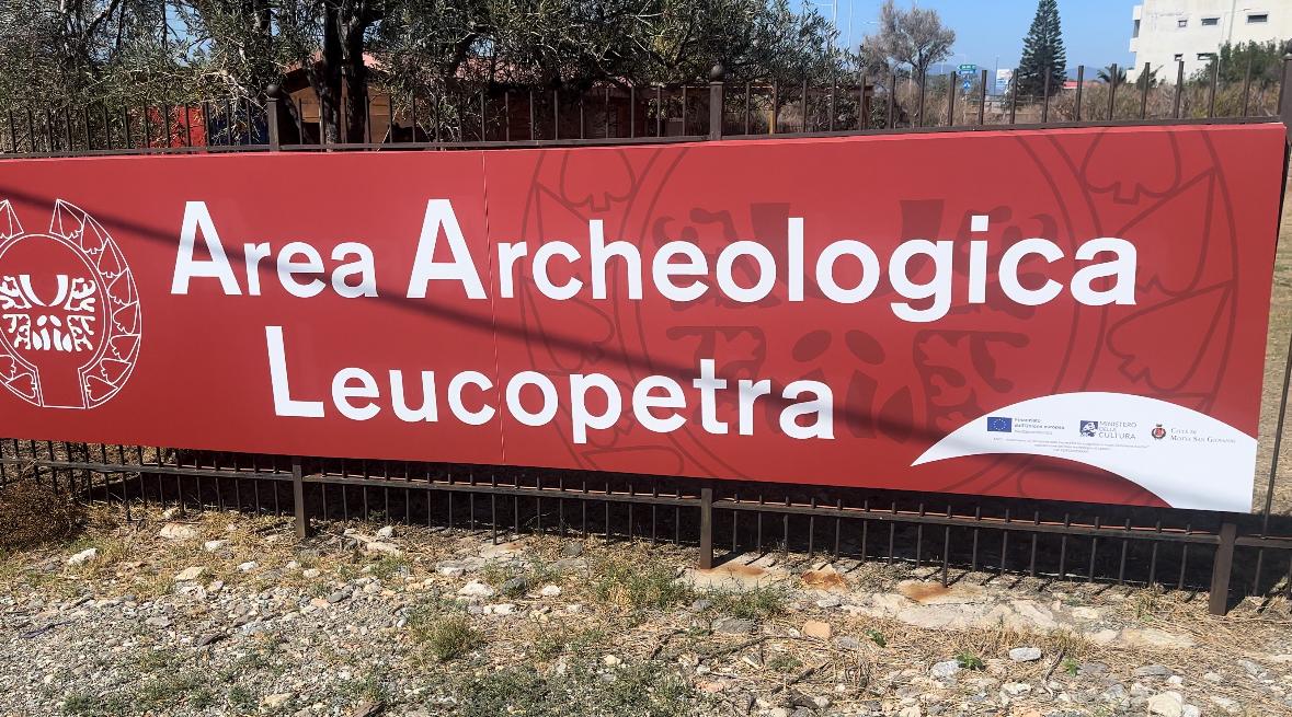 Buona #festadeinonni2024 a tutti! 
Ai nonni che sono un bene prezioso della nostra società dedichiamo questa buona notizia: Inaugurata l’area archeologica Leucopetra di Lazzaro" (RC).
Quale miglior occasione per portarci i nipotini per una gita didattica?  bit.ly/4eJVlvU