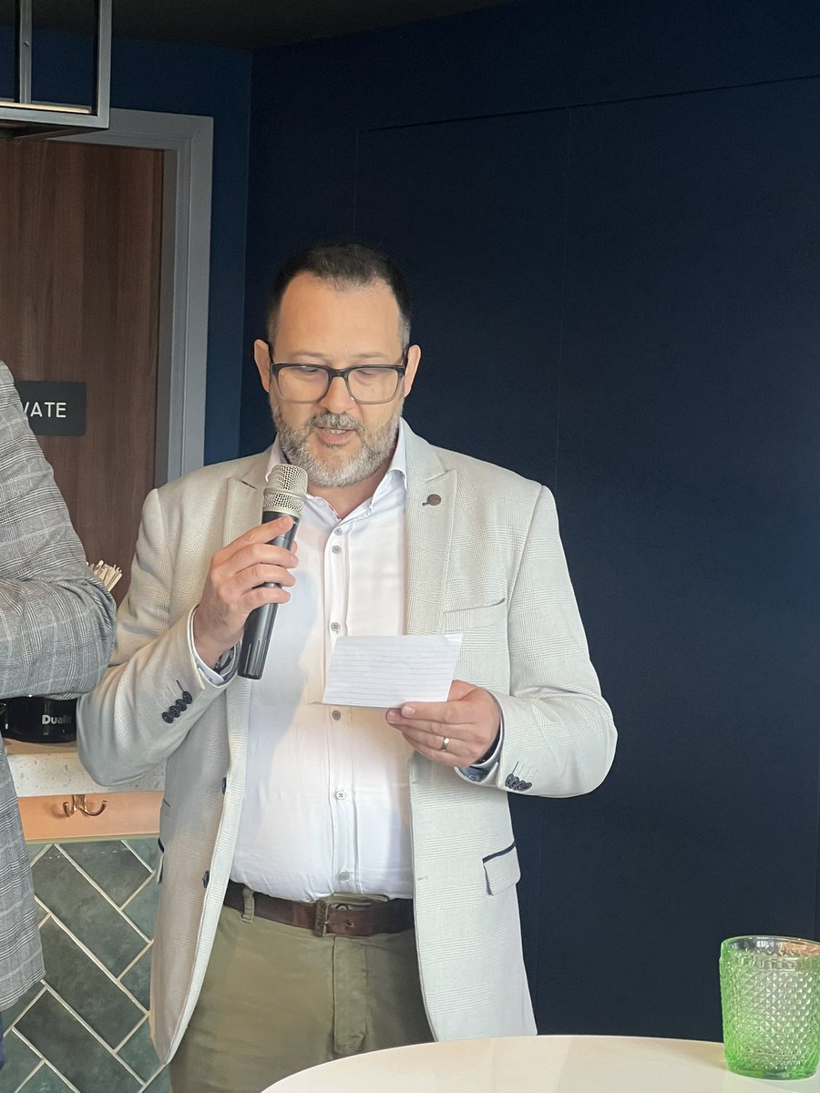 Esther Bell(e) tweet media