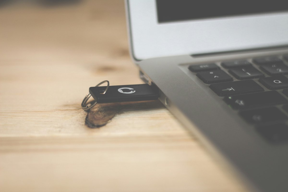 Toca revivir el blog, hoy publico 'Cómo recuperar la información de una memoria USB que pide formatear'. A todos nos ha pasado alguna vez y siempre es un problema pero a veces tiene solución. 
En el post os explico como intentarlo:

🔗iortizdezarate.com/blog/recuperan…
