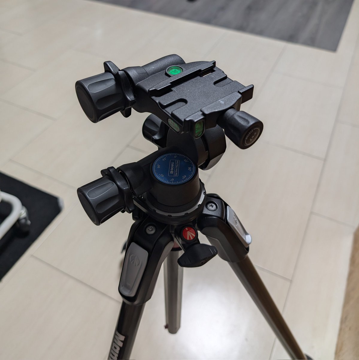 JAN_86ZN6's tweet photo. LeofotoのG3とSWFOTOのGH-PROで散々迷った結果、LeofotoのG4をお迎えしました!さようならBENRO
#Leofoto #G4 #G3 #SWFOTO #GHPRO #BENRO #アルファホビー部 https://t.co/pyF9McP2Ld