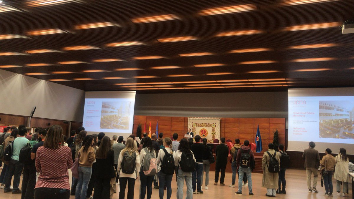 lucemprende (@lucemprende) on Twitter photo 🙌 Por primera vez se celebra en @unavarra una jornada de bienvenida para el alumnado de masters, en la que el rector, <a href="/ramongonzalo14/">ramongonzalo</a>, ha explicado los servicios de la universidad.
😃 ¡Pásate por nuestro stand y te explicaremos nuestros programas para el emprendimiento! 🙌 Por primera vez se celebra en @unavarra una jornada de bienvenida para el alumnado de masters, en la que el rector, <a href="/ramongonzalo14/">ramongonzalo</a>, ha explicado los servicios de la universidad.
😃 ¡Pásate por nuestro stand y te explicaremos nuestros programas para el emprendimiento!