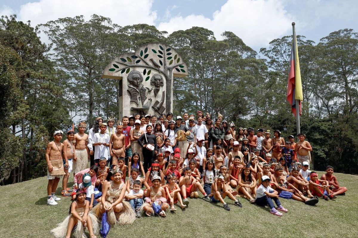 Niños y niñas de los Semilleros Científicos del Edo Amazonas continúan explorando el maravilloso mundo de la ciencia ⚗️ en Caracas.

En esta ocasión visitaron el <a href="/IVIC_oficial/">IVIC</a> realizando pequeños experimentos, luego visitaron el Museo de Ciencias Naturales

<a href="/Gabrielasjr/">Gabriela Jiménez</a>
#Ciencia
