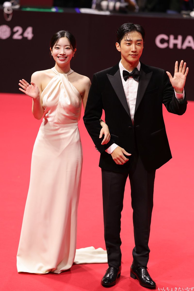 KDramaHandle's tweet photo. #TWICE's #Dahyun and #Jinyoung at 29th Busan International Film Festival (#2024BIFF) Red Carpet. https://t.co/H8S2DWuaT9