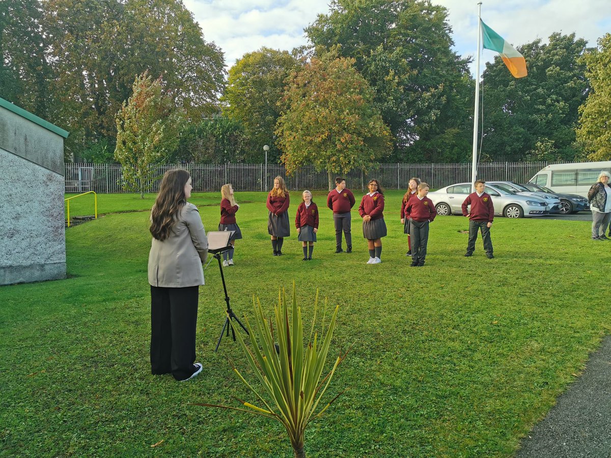 HFSchoolDeaf1's tweet image. We hope this visit will help us secure a much needed ISL Interpreter.  @1Hildegarde @neasa_neasa @Education_Ire #ISLInterpreter #InclusionMatters #EducationForAll @Herliho  @maggiemoon02