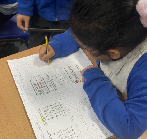 latimerprimary's tweet image. #3JK #LatimerMaths This week the children have been ordering 3 digit numbers - lots of reasoning to explain their answers!