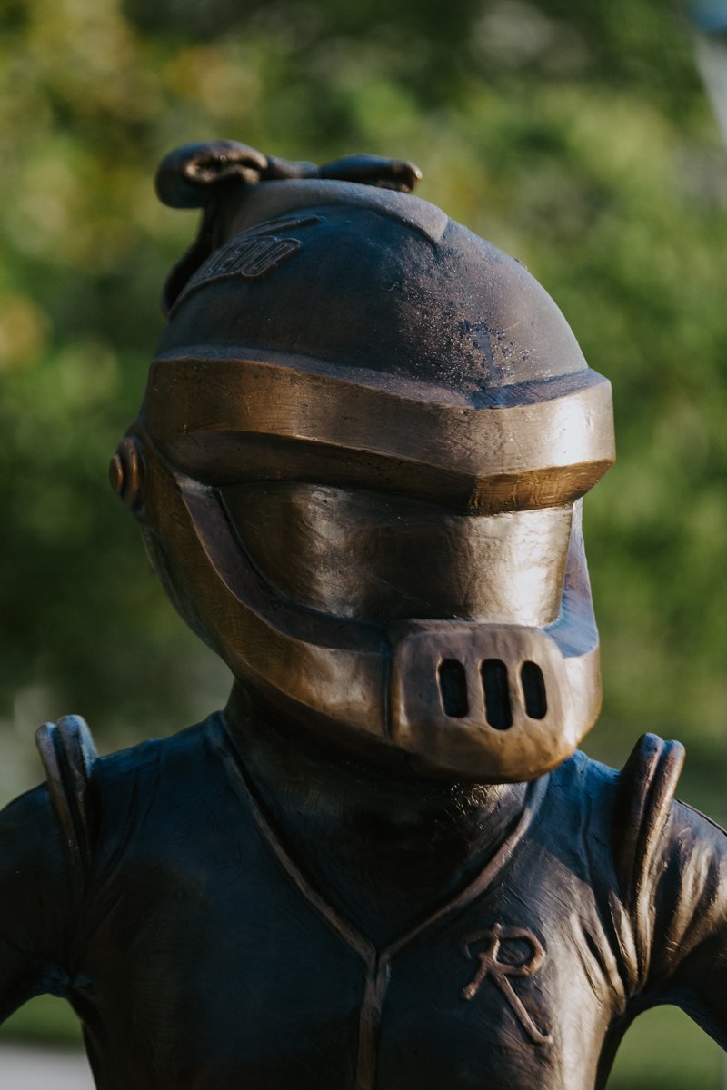 UToledo's tweet image. Catching those sun rays during the first official morning in Centennial Mall.