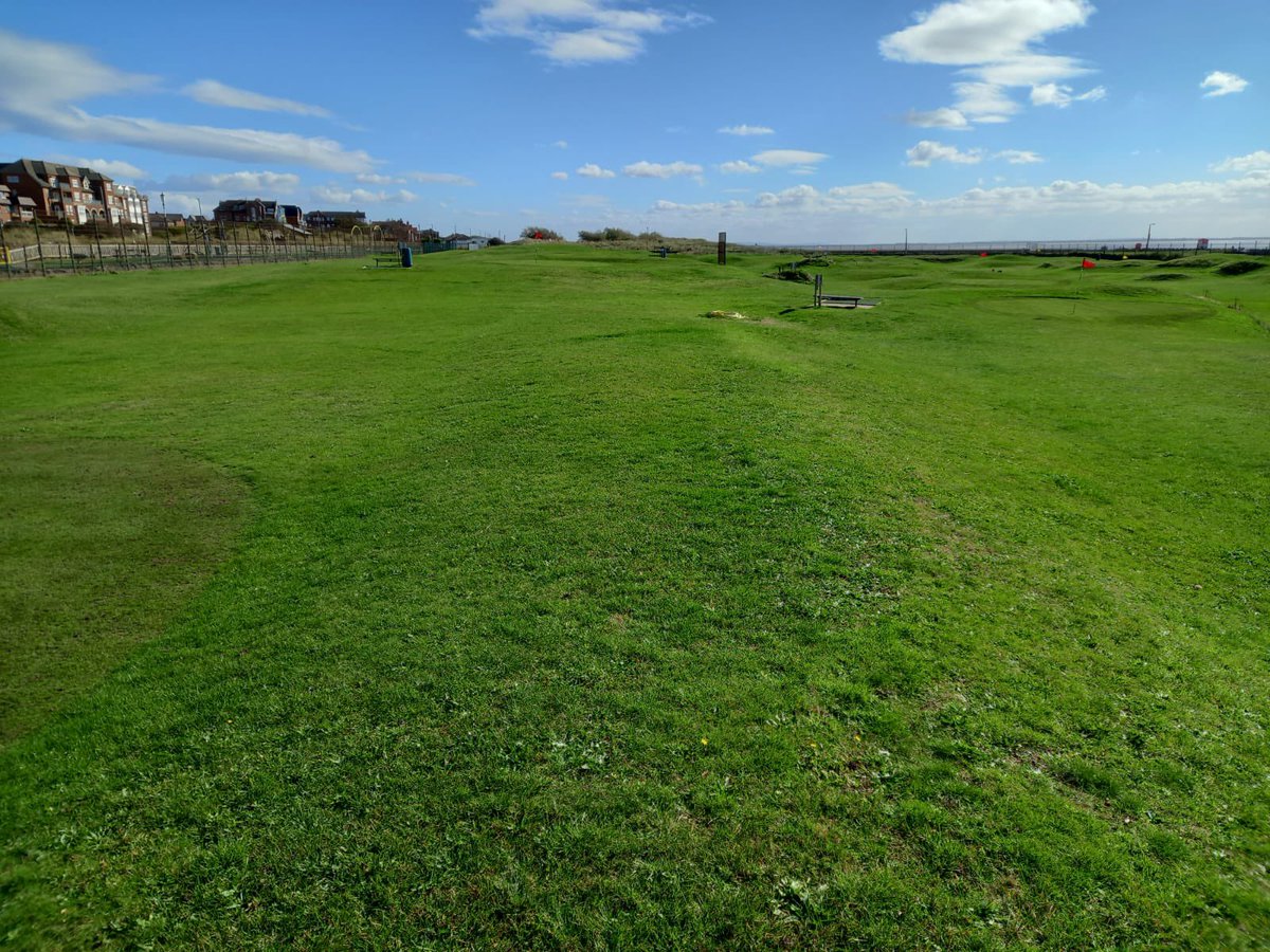The suns out and these lovely guys enjoying the great scenes on the course today! ⛳️🌤️🏌️‍♂️

#pitchandputt #littlelinksgolf #stannes #crazygolf