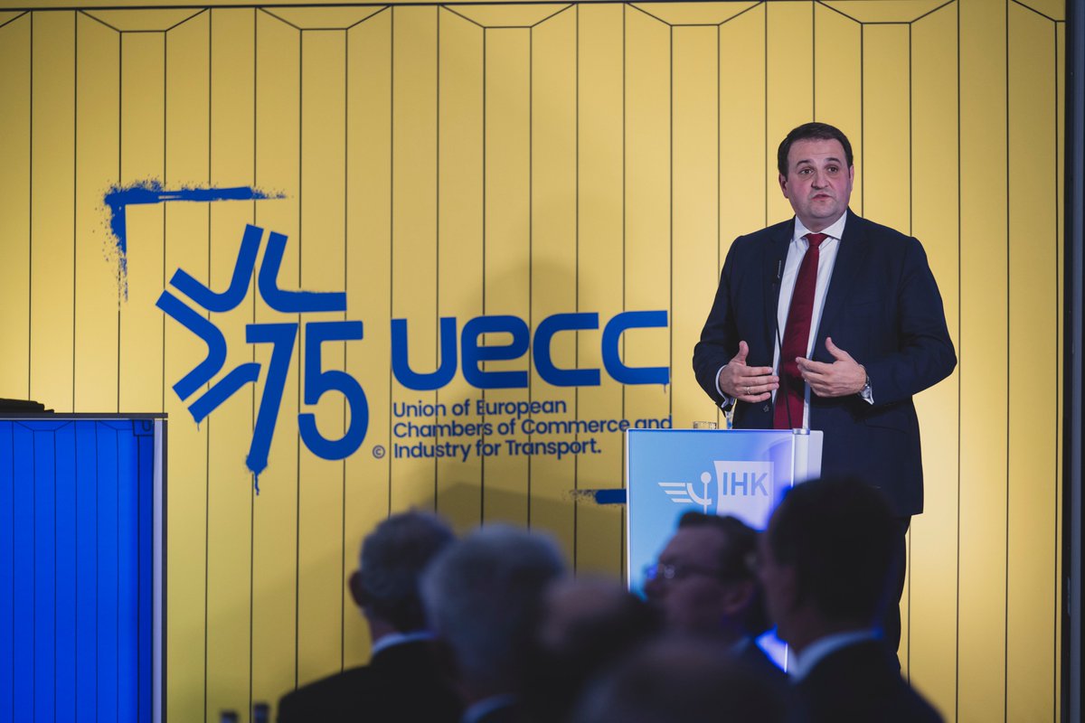 Wir freuen uns, dass @‌n_liminski beim Festakt der <a href="/UECC_chambers/">UECC Union Européenne des Chambres de Commerce</a> in Duisburg dabei war. “Wenn wir unsere europäischen Werte in der globalisierten Welt verteidigen und unsere Interessen vertreten wollen, geht das nur gemeinsam.“ <a href="/HamannOcke/">Ocke Hamann</a> <a href="/SDietzfelbinger/">Stefa Dietzfelbinger</a>
#LogisticsAgenda2035