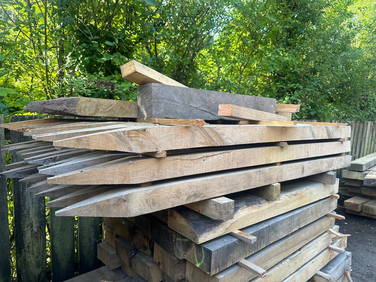 As a special offer this month we have 1.8 x 75x75 pointed oak posts! Just £16 + vat. Contact the office to order.

#WhitneySawmills
#SawmillLife
#TimberProcessing
#SustainableWood
#WoodIndustry