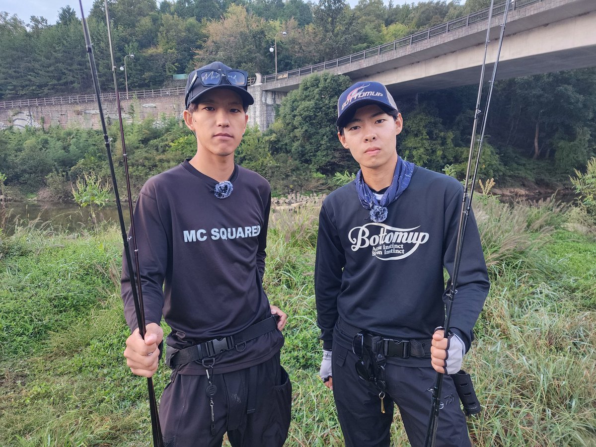 Luremaga_prime's tweet photo. 広島にてこちらの2人の対戦!!
ティーチャーは動画カメラマンとして参戦していたようです!!
陸王本線にも負けない激戦…!!
お楽しみに!
#今日のティーチャー
#ボトムアップ
#MCSQUARED https://t.co/R1JJipiKRp