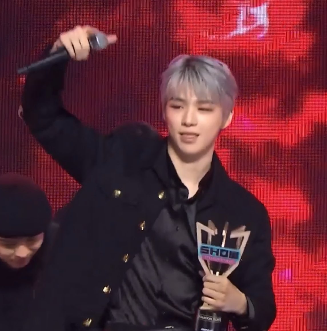DieuDanielAngel's tweet photo. 강다니엘! 플로디!
컴백1위 너무 축하해~!!
고생 많았어!!

#ElectrickShock_1stWin https://t.co/LQQAs9AOOT