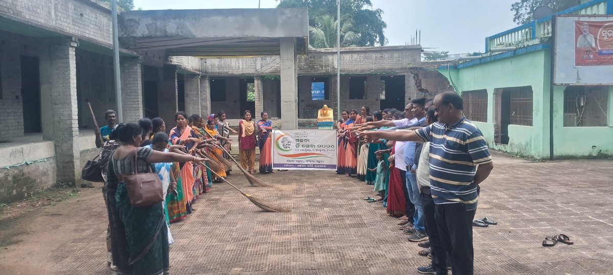 BDOSaraskana's tweet photo. CELEBRATION OF SWACHHATA HI SEVA 2024 AT SARASKANA BLOCK AND DIFFERENT GRAM PANCHAYAT.
@PRDeptOdisha 
@CMO_Odisha 
@PMOIndia 
@swachhbharat 
@DM_Mayurbhanj 
@ZP_Mayurbhanj 
#SBD2024 https://t.co/zqykiRjdqd
