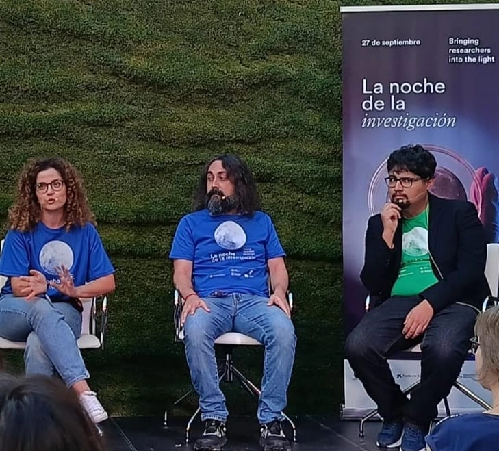 Last week, two researchers from the Paleoanthropological lab participated in the Night of Researchers event in Tarragona, where they explained the importance of human evolution to the new generation! <a href="/archeoMarinaLR/">Marina Lozano</a> and Costantino Buzi