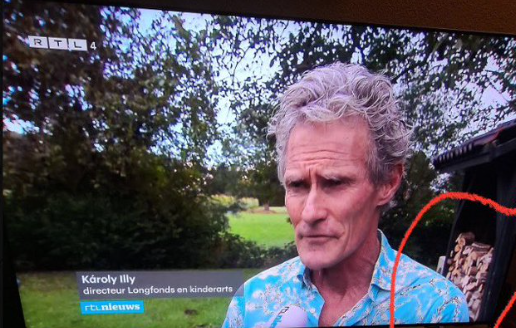 Daar sta je dan als kinderarts en directeur van het Longfonds te vertellen over hoe schadelijk hout stoken is om vervolgens weer lekker voor je open haard te gaan zitten.🤡🤡🤡
<a href="/Longfonds/">Longfonds</a> 
Credits <a href="/Eigenwijsheid_/">Arnoud !</a>