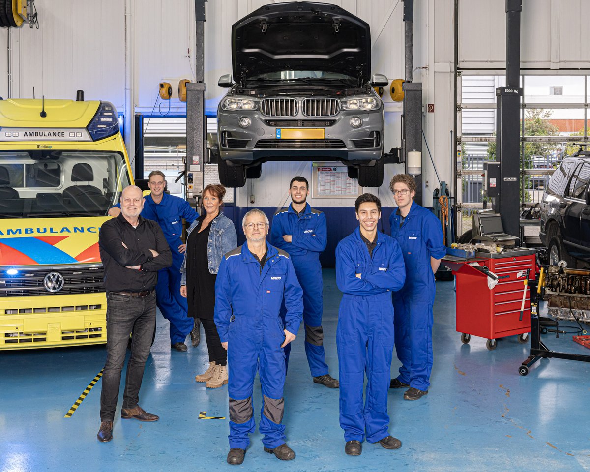 De passie voor een opgeruimde werkomgeving is duidelijk te zien in de werkplaats van Carteam Autoservice De Jong in Zwaag. André de Jong: “Een nette werkplaats werkt gewoon prettiger.”
Lees meer over André en zijn team op
bit.ly/4espNe7