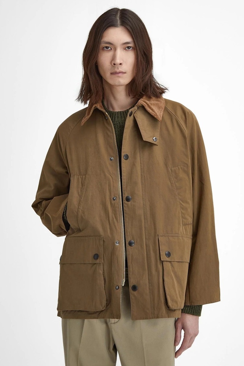 theguide_uk's tweet image. Barn jackets, this season’s essential outerwear bridges style and practicality to perfection. Good job, then, that we’ll be wearing ours well beyond AW24 inc the @Barbour Peached Oversized Bedale Casual Jacket #barnjacket bit.ly/3XLyfOJ
