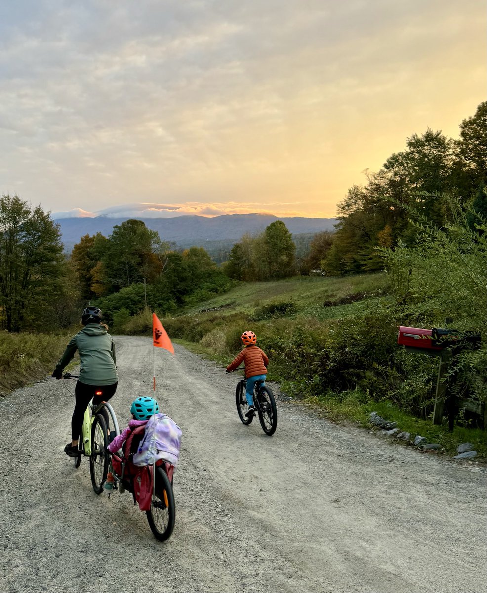 Perfect morning for Brookside Primary School’s bike to school day! 🍁🍂🌞#vermont