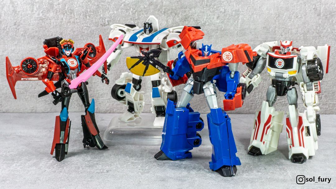 SolFury's tweet image. Robots in Disguise (2015) had a bunch of recurring guest star Autobots, including Ratchet, Windblade and even Optimus Prime himself!

#transformers 
#robotsindisguise #transformersrobotsindisguise