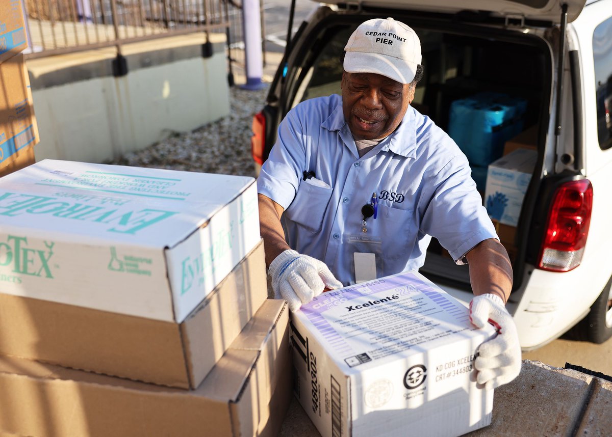 It’s National Custodian Appreciation Day! Today, we celebrate our amazing custodians who work tirelessly behind the scenes to keep our schools clean, safe and welcoming for everyone who walks through our doors each day.

Thank you, Brentwood custodians!

#TheBrentwoodWay 💜💛💜