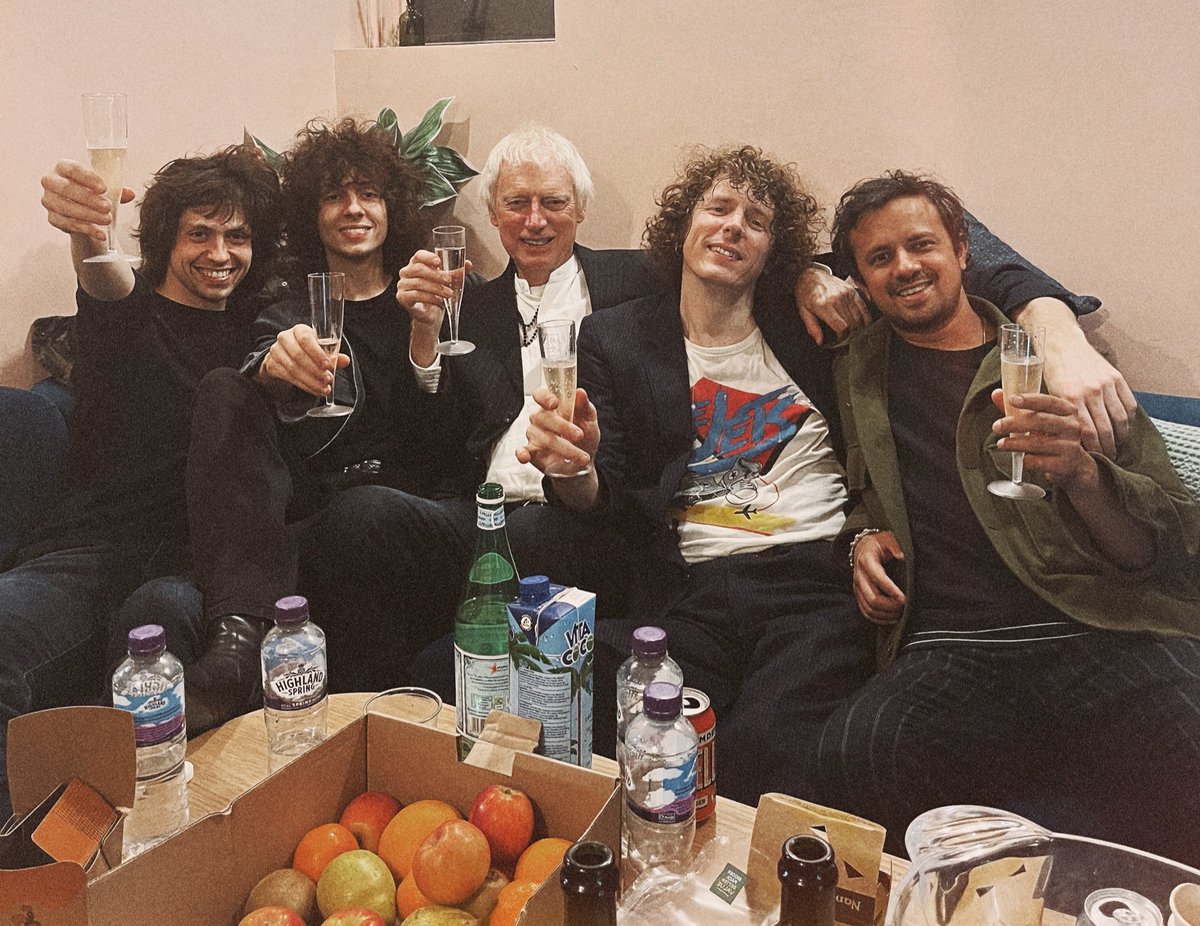 London we’re still floating on the energy you brought to <a href="/EartHackney/">EartH</a> on Friday night. That was one we won’t forget in a long time.

Huge love to the <a href="/transgressiveHQ/">Transgressive</a> family for making it all happen. Here’s to the next 20 yearsss x

📸- @JamieMacPhotos