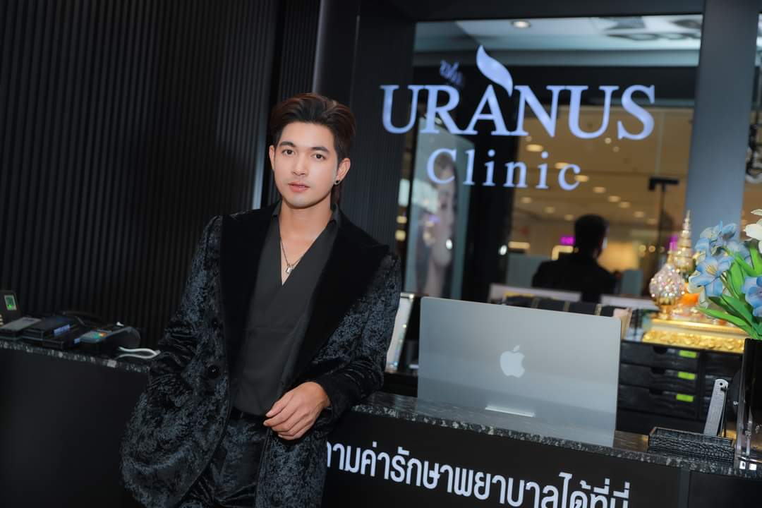 HussaweeFamily's tweet photo. ขอขอบคุณท่านผู้บริหารยูเรนัสคลีนิกทุกท่าน กิจ���ารเฮงๆปังๆ ขอให้ขยายสาขาไปทั่วประเทศนะคะ 🙏

Grand Opening Uranus Clinic ✨️ เซ็นทรัล จ.ขอนแก่น ✨️ 1 ต.ค.2567

Kem Hussawee
URANUS KHONKAEN X KEM

#เข้มหัสวีร์
#อ้ายเข้มฮักยูเรนัสขอนแก่น
#uranasclinic

📸 uranus clinic https://t.co/f5yOjphhEF