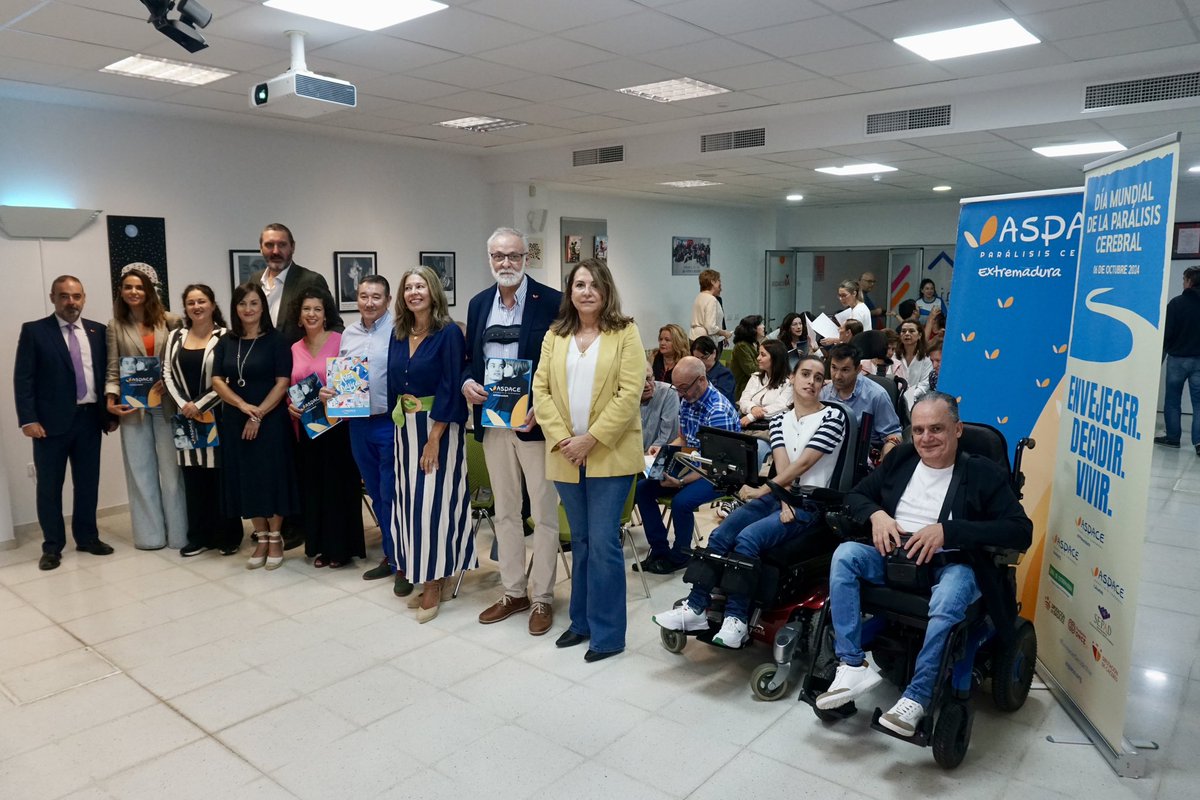 aytodebadajoz's tweet photo. 📷 Esta mañana se ha celebrado en la sede de #AspaceBadajoz el acto institucional con motivo del Día Mundial de la #ParálisisCerebral bajo el lema 'Envejecer. Decidir. Vivir.'. https://t.co/nGBg0mKZCS