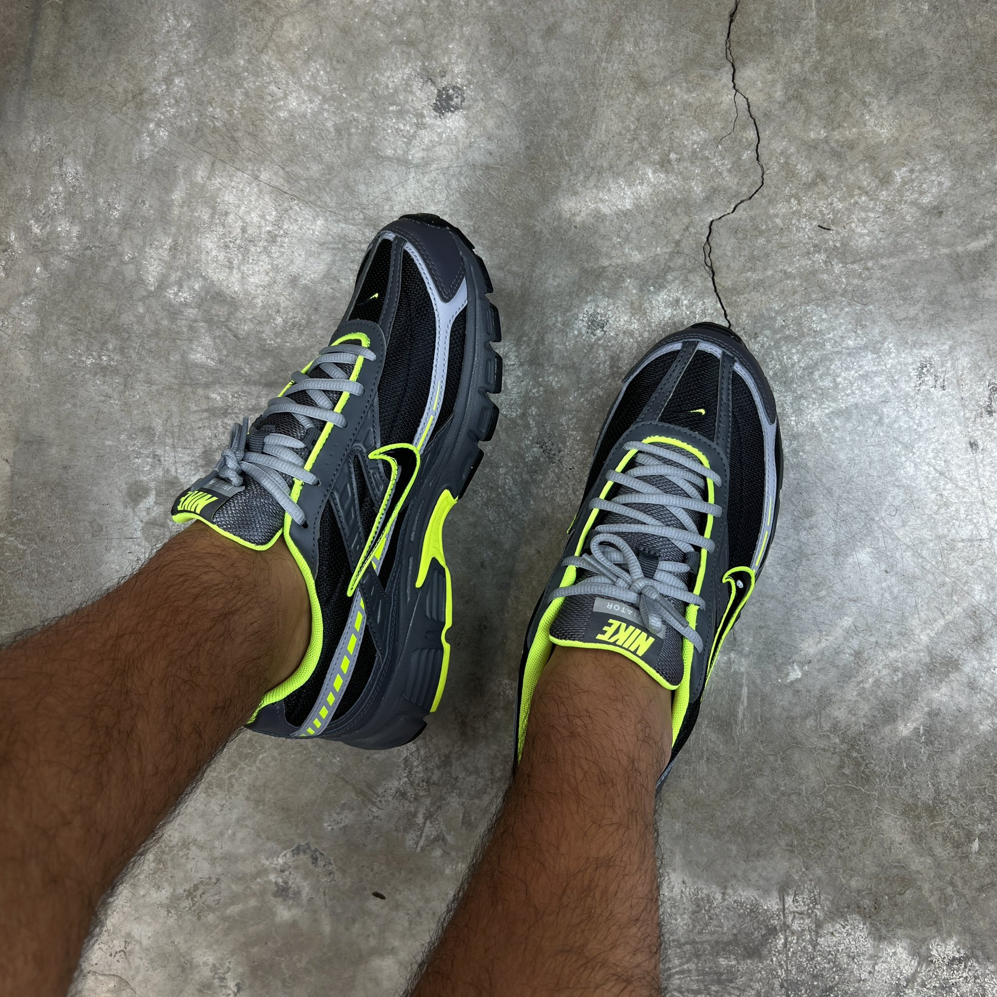 Bennetts X 62 Nike Initiator Grey Volt https t DzULr630Y8 X