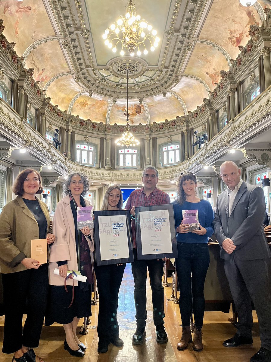 🏆 🖊️Uxue Alberdiren ‘Kontrako eztarritik’ saiakeraren katalanezko edizioak eskuratu du 10. Etxepare - LABORAL Kutxa Itzulpen Saria.

👏Zorionak <a href="/estilizaso/">Esti Lizaso</a> itzultzaileari eta <a href="/pol_lenedicions/">pol·len edicions</a> argitaletxeari.

Eskerrik asko <a href="/LABORALkutxa/">LABORAL Kutxa</a> euskal kulturarekiko konpromisoagatik.