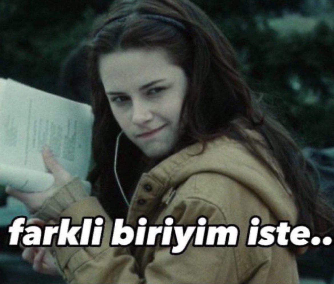 simgekalecier's tweet photo. Timedaki intermezzo tweetlerini okurken ben https://t.co/vL2rDGvANA