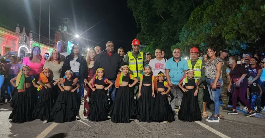 Siguiendo las orientaciones del presidente Nicolás Maduro, este martes 01 de octubre, con mucha alegría y entusiasmo se dio inicio a las Navidades Felices y en Paz 2024, en el municipio Montes del estado Sucre.