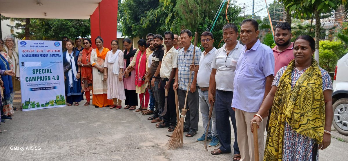 ddtripura's tweet photo. Here are some inspiring glimpses of Swachchh Bharat Diwas by DDK Agartala Staff on the occassion of Mahatma Gandhi Birth Day 2nd October 2024 
#SBD2024 #SHS2024
#SwachhataHiSeva2024
#SwachhBharatDiwas https://t.co/Ojog05xKoi