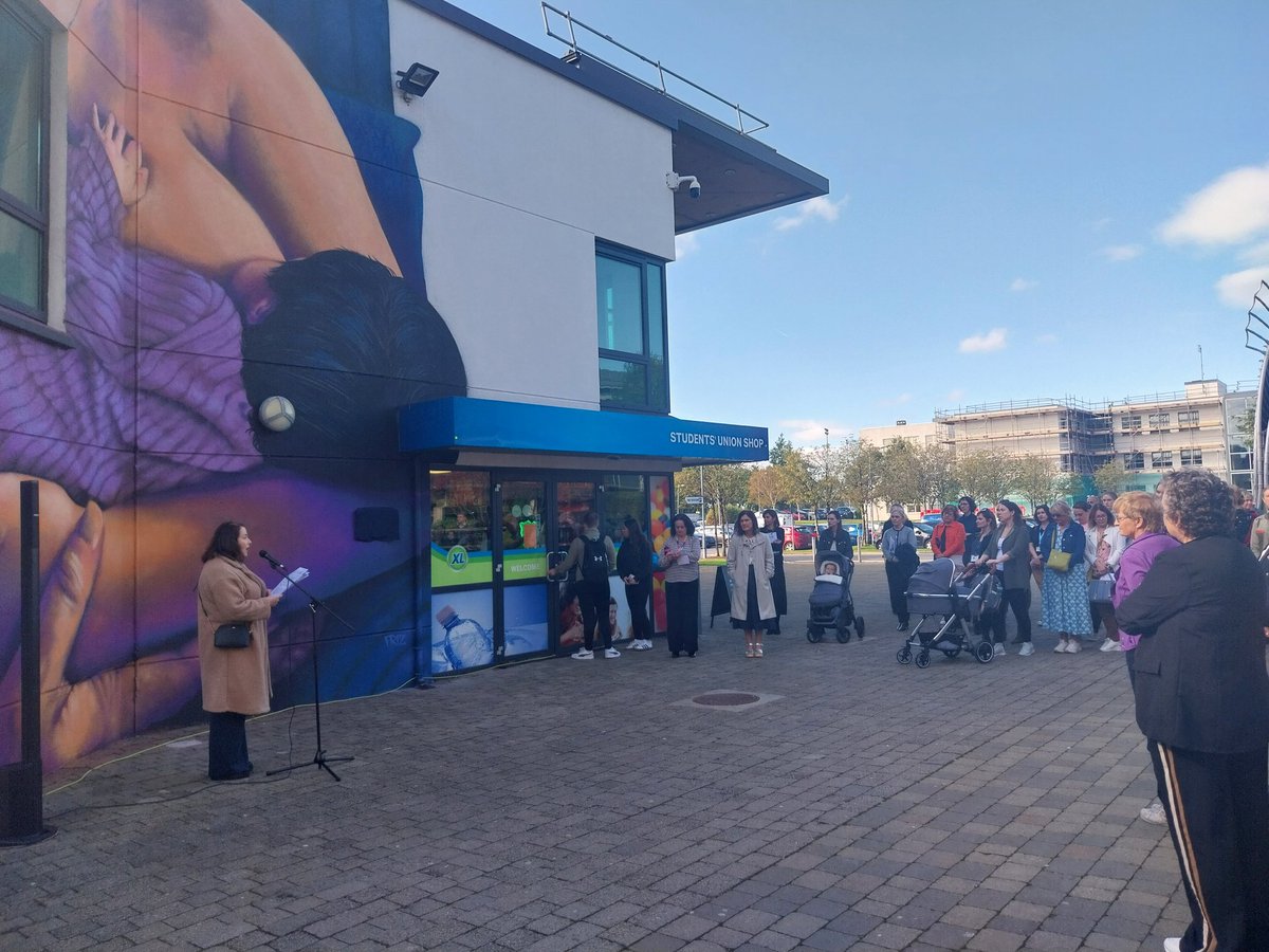 Ckkgreene's tweet image. Fantastic afternoon at the launch of the Breastfeeding mural at ATU in honour of National Breastfeeding Week. First of its kind on a Higher Education campus in Ireland. One of the Wall Mural Committee members was our very own Lynne Cunningham, Infant Feeding CNS 🤱🤱🏻🤱🏽🤱🏾🤱🏿
