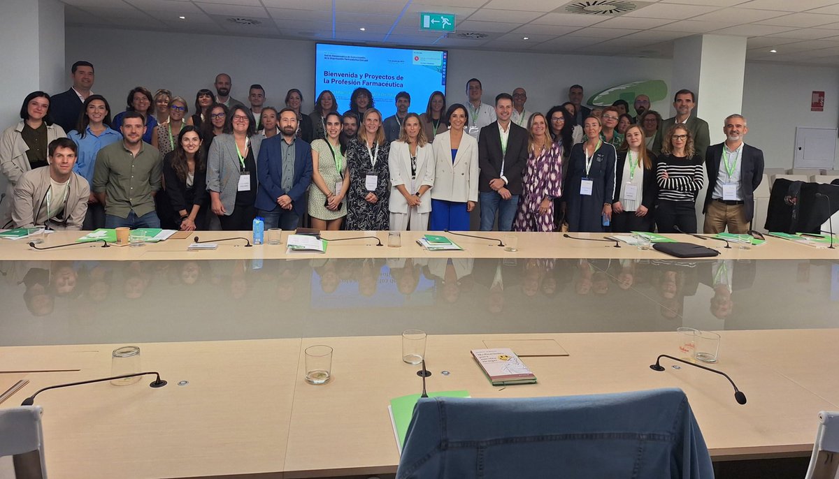 COF Madrid (@cofmadrid) on Twitter photo Hoy estamos en la #VIIJornadaCOMCOF, de <a href="/Farmaceuticos_/">Consejo General Colegios Farmacéuticos</a>, junto a compañeros de Comunicación de toda España de la Organización Farmacéutica Colegial aprendiendo y compartiendo conocimientos. En este foro hemos podido exponer los detalles de la campaña #AquíHayUnFarmacéutico Hoy estamos en la #VIIJornadaCOMCOF, de <a href="/Farmaceuticos_/">Consejo General Colegios Farmacéuticos</a>, junto a compañeros de Comunicación de toda España de la Organización Farmacéutica Colegial aprendiendo y compartiendo conocimientos. En este foro hemos podido exponer los detalles de la campaña #AquíHayUnFarmacéutico