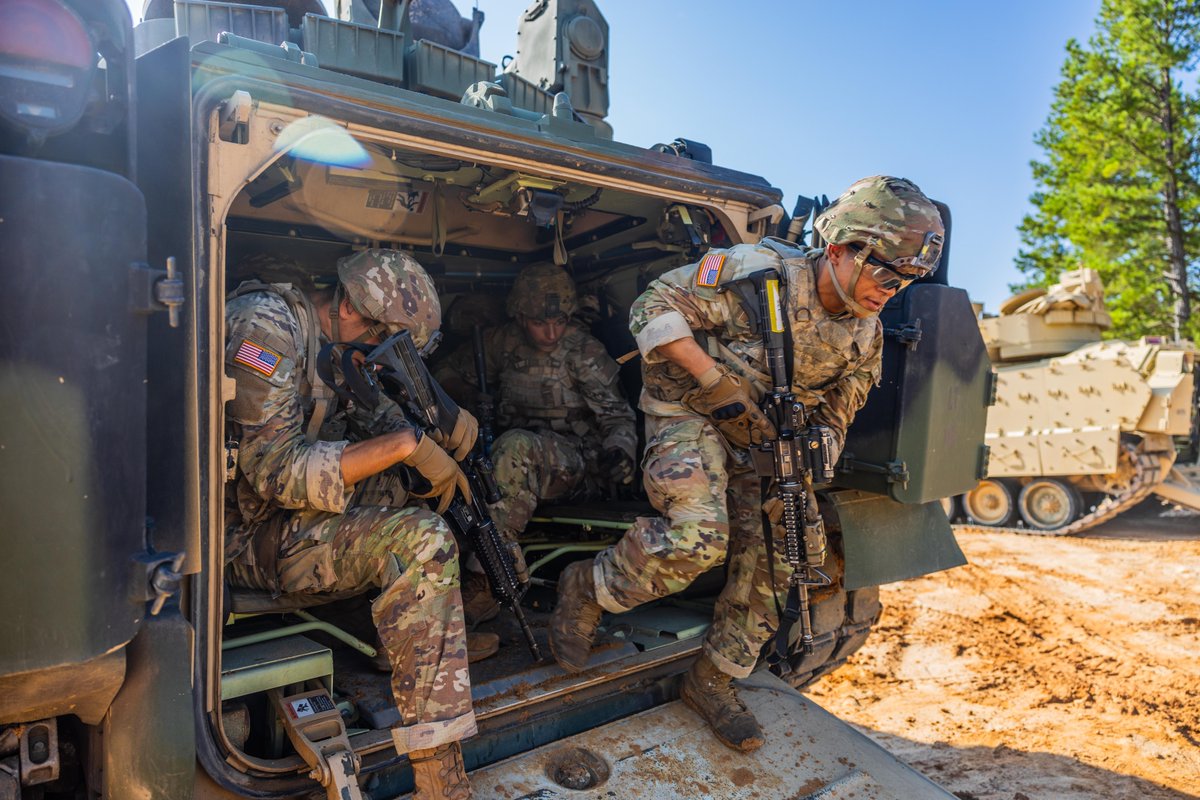 MCoEFortBenning's tweet image. Mounted vehicle platform training in One Station Unit Training is essential for preparing #Soldiers to operate and engage effectively from vehicles.

This training includes vehicle familiarization, engagement tactics, safety protocols, and scenario-based drills

#USArmy