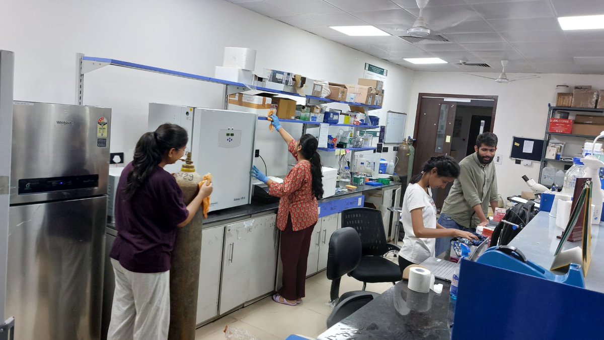 Sushmita_Jha's tweet photo. Celebrating Gandhi Jayanti with Lab Cleaning @BrainWarriorsL1 @iitjodhpur . #GandhiJayanti #Science #SustainableDevelopment #CommunityEngagement https://t.co/umX7QphMsB