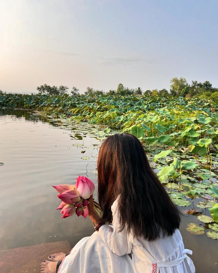 जो अर्थ ही ना समझे,
उन पर शब्द क्या जाया करना..।।✍️🫀

𝐆𝐎𝐎𝐃 𝐄𝐕𝐄𝐍𝐈𝐍𝐆 𝐗 𝐌𝐀𝐓𝐄🍀🍂🌺