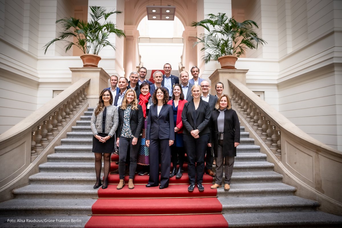 Berlin braucht eine starke Wirtschaft, die stabil in die Zukunft geht. Dafür müssen wir investieren!
Und: Je stärker Menschen um ihren Wohlstand fürchten, desto größer die Gefahr für die Demokratie. 

Wir sind mit den Wirtschaftsverbänden im Austausch und arbeiten an Lösungen.