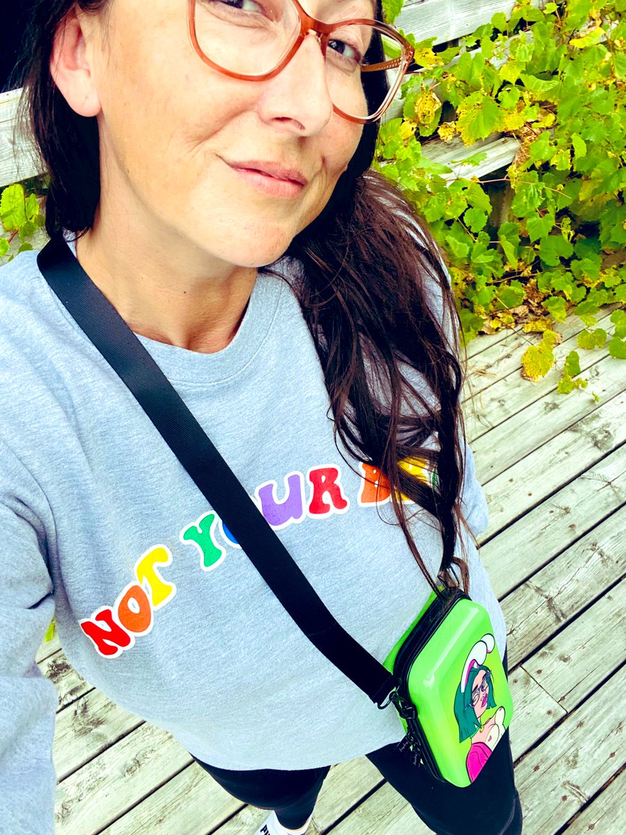 Gm ☀️ Finally got my 🥒
Not Your Bro Sweater and Bugatti Custom Hunnys bag!  

Love them!