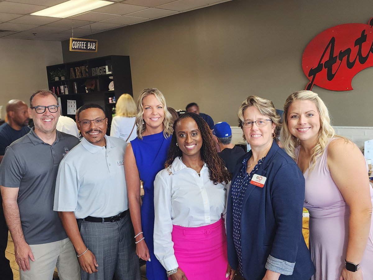 cobbcountygovt's tweet image. Over 20 small businesses enjoyed a fab-brew-lous ☕ Coffee &amp;amp; Conversations on Aug 28 at Art’s Bagels! They learned about the Cobb County Business Bootcamp, a great resource for growth. Stay tuned for the next event this winter! 
More info: bit.ly/3BtmDrW

#Cobb #ComDev