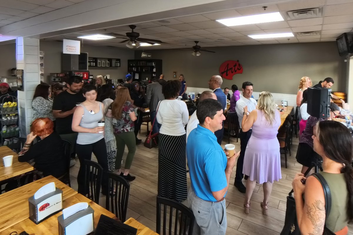 cobbcountygovt's tweet image. Over 20 small businesses enjoyed a fab-brew-lous ☕ Coffee &amp;amp; Conversations on Aug 28 at Art’s Bagels! They learned about the Cobb County Business Bootcamp, a great resource for growth. Stay tuned for the next event this winter! 
More info: bit.ly/3BtmDrW

#Cobb #ComDev