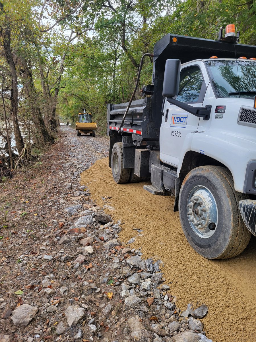 Eggleston River Road in <a href="/GilesCoVa/">Giles County, VA</a> remains closed due to a washout from #HurricaneHelene but #VDOT crews have been out clearing and grading to work on the surface and the area to make this scenic road safe again for travel. Way to go crew!