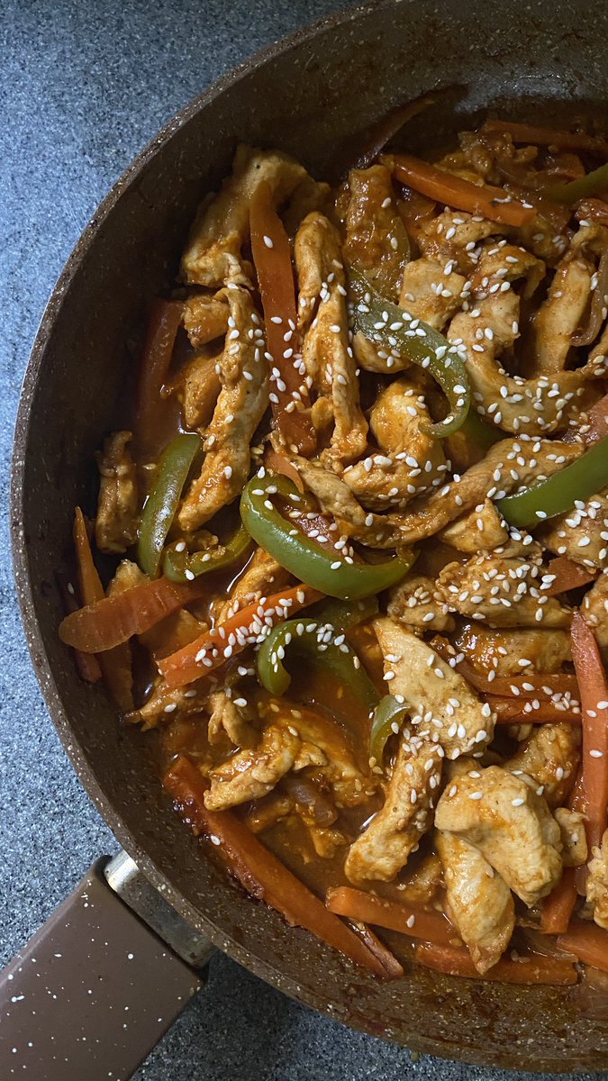 دجاج كانتون سريع ولذيذ😋
الطريقة بالوصف👇🏻