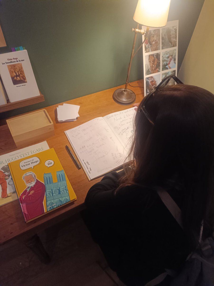 taniat_2's tweet image. En mi escapada a París no pude evitar hacerle una visitica a cierto lugar. 

#MisTías #JuanjoBona #AMRT #VictorHugo #Majos2O #ElDestelloIsComing