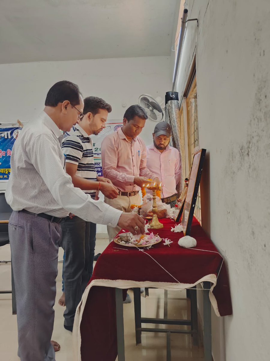 Celebrated Gandhi Jayanti at Govt  Rani Durgawati College, honoring Bapu's ideals of peace, non-violence, and self-reliance through meaningful activities and service. #GandhiJayanti #NSS #UnityInService