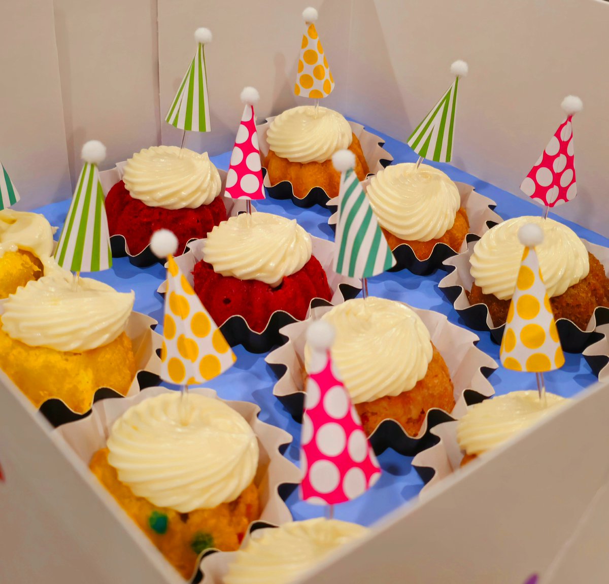 Sunil_KumarKR's tweet image. 🎉 Wow, what an incredible #FirstDay as a faculty member @UCRiverside!!
#HappyHour with my awesome colleagues @thebarnatucr  &amp;amp; indulged in my favorite cupcakes at home @drjyothi_kumar 
Don't forget to follow @KenchanmaneLab  &amp;amp; check out the lab website kenchanmanelab.com/research/