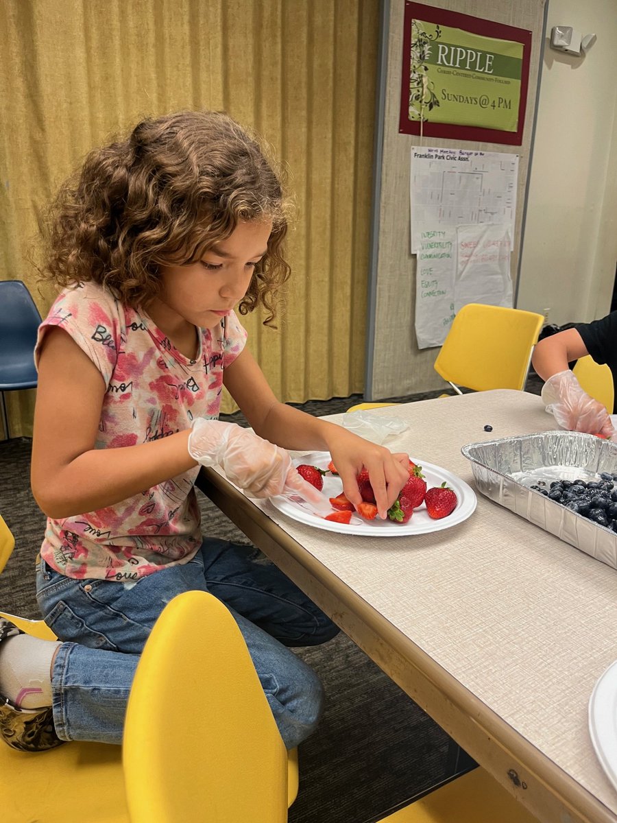 cscinc_org's tweet image. 🍎🍓 We’re so grateful to Dr. Brown for visiting our Uplift Program and sharing the benefits of fruit while helping the kids make a tasty fruit salad! It was a fun and healthy learning experience for everyone! 🍊🍇 #HealthyKids #CommunityServicesForChildren #UpliftAfterSchool